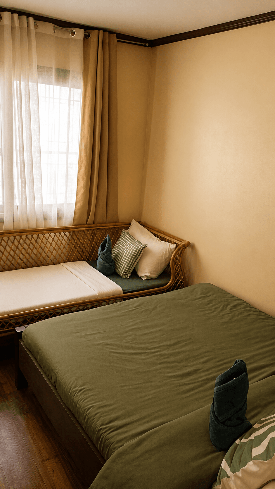 Cozy rattan daybed corner