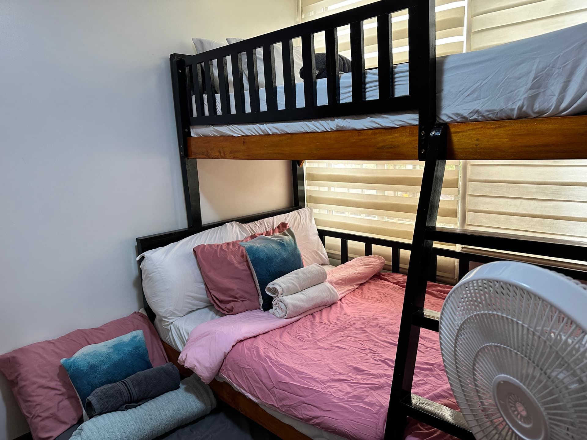 Bedroom that sleeps the whole family
